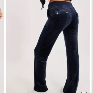 Juicy set - Säljer mitt fina juicy set i färgen ”night Sky”. Har inga skador elr tecken på användning alls. Koftan är i S och byxorna Xs(säljer ej seperat!) pris kan diskuteras 