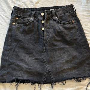 Jeans kjol från hm, använd ca 1 gång💕 