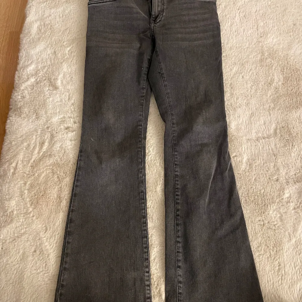 superfina lågmidjade jeans som knappt har använts💞💞. Jeans & Byxor.