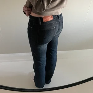 Lågmidjade acne jeans  - Skitsnygga lågmidjade jeans från acne studios 