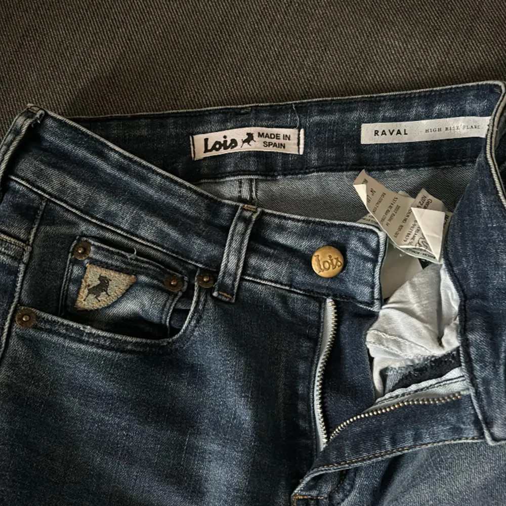 Jätte snygga jeans men tyvärr för långa och för tajta runt låren därav sitter de inte bra på mig, köpte för 1700 säljer för 1500 Använda 2 ggr tvättade dom första gången idag(inprincip nya) köpta från raglady Gbg . Jeans & Byxor.