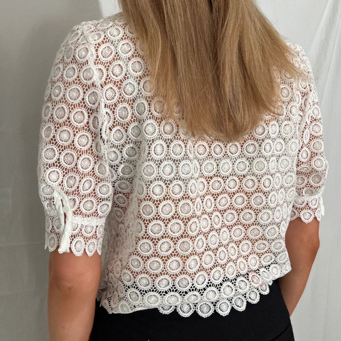 Vit blus i spets  - 90