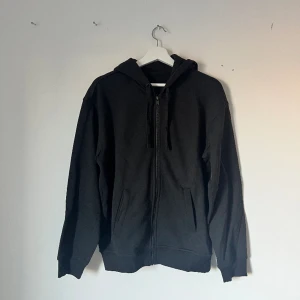 Svart zip hoodie - Aldrig använt 
