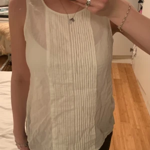 Linne - Sällan använd, men jättefin till jeans eller kjol på sommaren💞