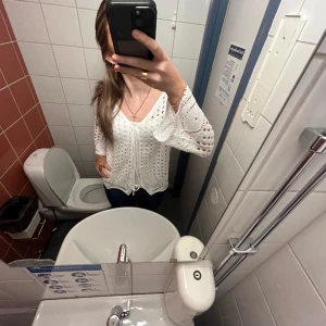 Stickad kofta  - Säljer dena kofta då den tyvärr inte kommer till andvändning 