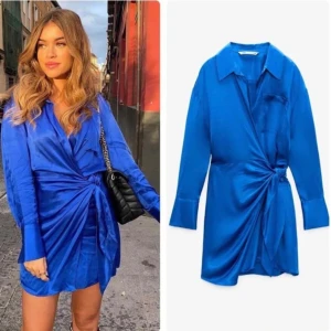 Zara marinblå klänning - Festklänning från zara. Lin använd 1 gång, god som ny. Behöver bara att steamas