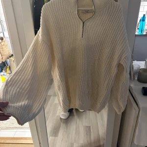 Vit stickad tröja - Jätte fin oanvänd i princip! 