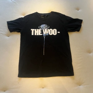 The woo vlone t shirt - Säljer den goa vlone tröja, kommer ej till användning där av säljs den, den ät i ett jätte fint skick.