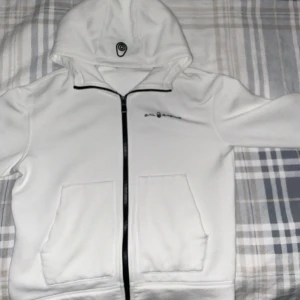 Sail racing white zip hoodie - Använd sail racing zip hoodie. Fint skick(8/10) 