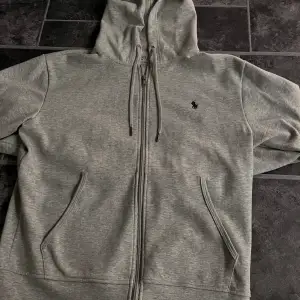 Polo Ralph Lauren Zip grå  Size : M Ny skick  