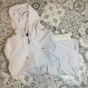 Byxor och hoodie från Juicy Couture Stl XS Använda ett fåtal gånger