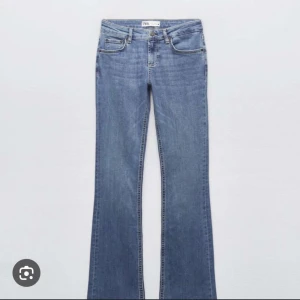 Zara jeans  - Mycket bra skick, bara testade💕dom är lågmidjade och utsvängda💕