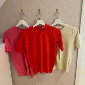 OBS den rosa är såld!! Superfina zaratröjor. De perfekta basplaggen! De rosa, gula och vita tröjorna är strl M och den orangea i strl S. Köp alla tre (120 kr), två (90) eller en (50 kr)!