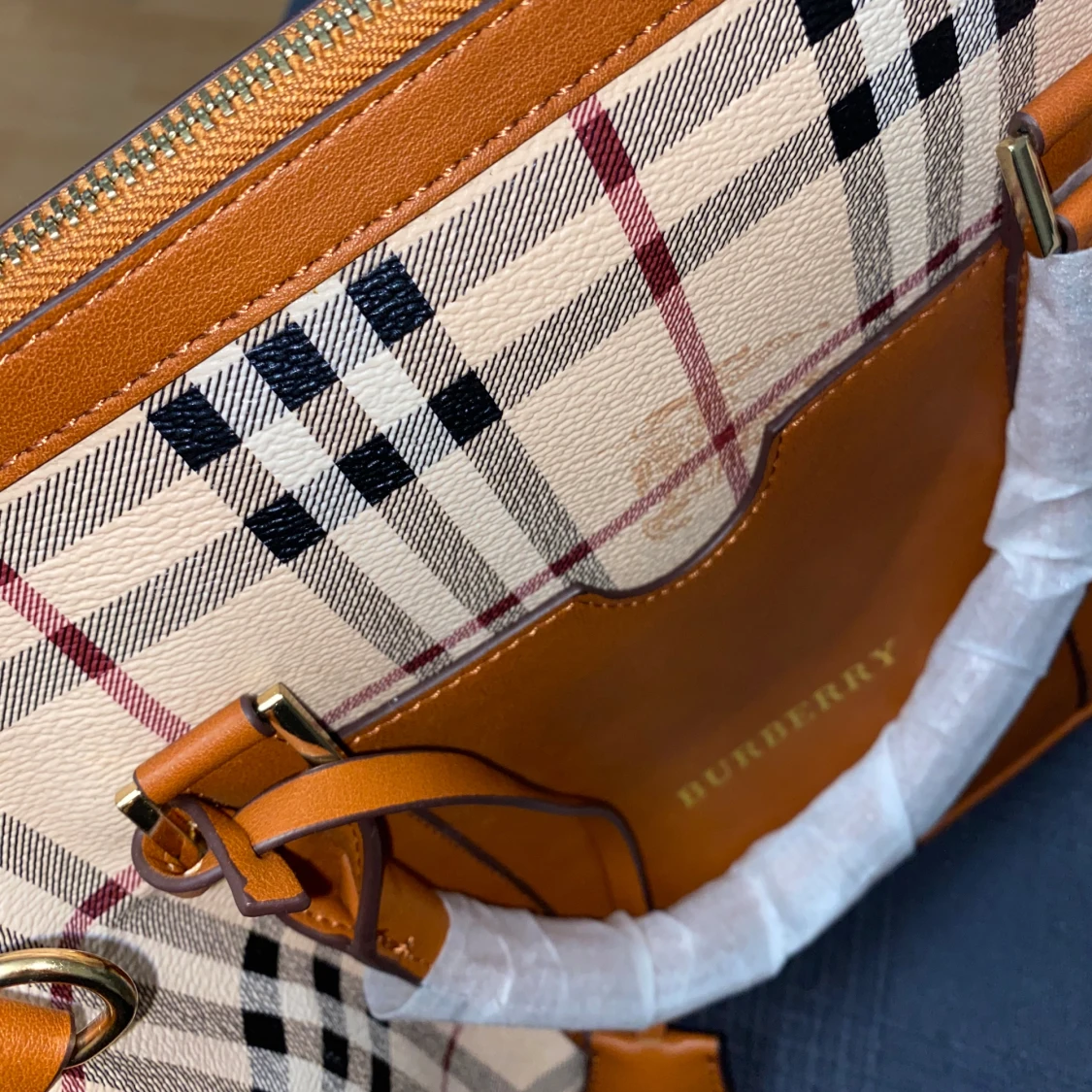 Burberry väska  - 90