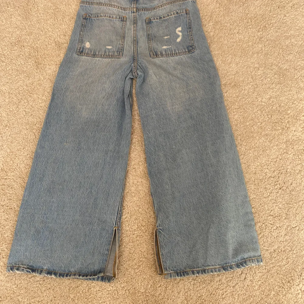 Jeans från zara. Lite utsvängda,ankel långa. Strl 152. . Jeans & Byxor.