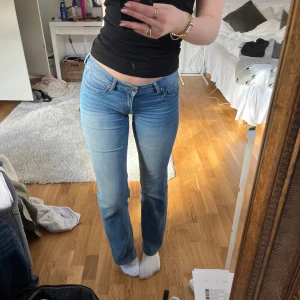 Lågmidjade jeans - Fina lågmidjade jeans, mjukt och stretchigt material!😊