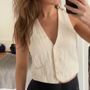 Vit kostymväst - Kostymväst från H&M, endast använd 1 gång.