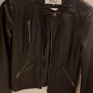 Skinnjacka - Knappt använd då den inte har den passform som jag önskar