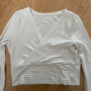 Tröja 30kr - Skitsnygg nu på sommaren, Passar S/Xs❣️