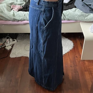 jeans kjol  - bra skick. säljer för den kommer inte till användning. pris kan diskuteras 🥰