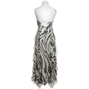 Klänning  - Nytt skick in köpt för 599kr väldigt fin bakifrån 