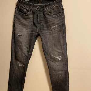 Jack and Jones jeans  - ”Destressed” jeans från Jack and Jones, använda ett par gånger