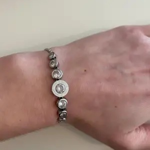 Armband i silver från Michael Kors. Köpt på NK i Göteborg 