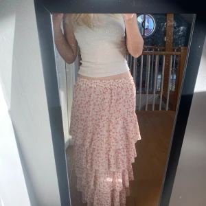 Kjol  - Kommer inte till användning💕 skriv om ni har frågor. Jag är 166 cm