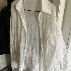 Fin skjorta  - Supersöt skjorta från SHEIN. Använd fåtal gånger. 