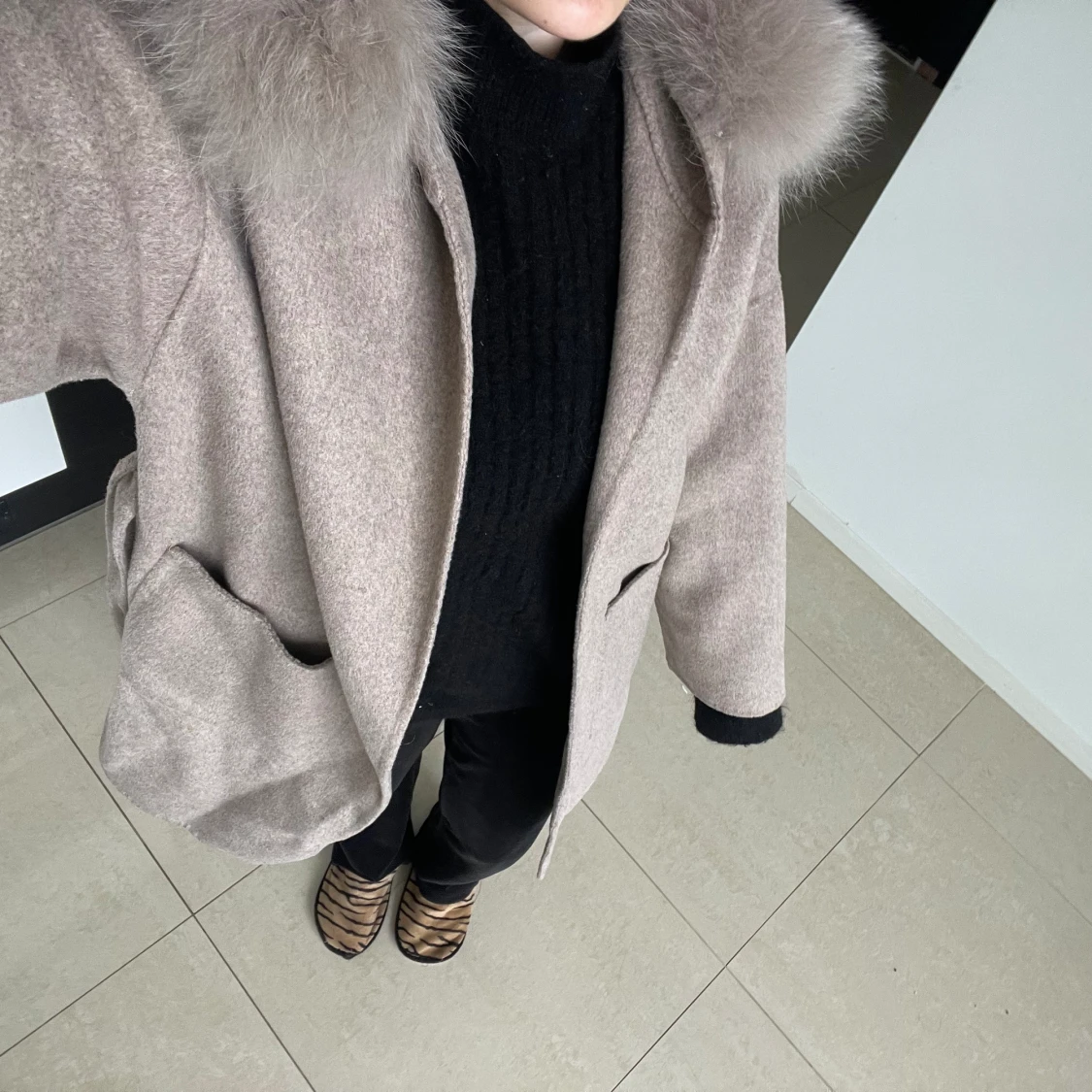 Beige pälskappa  - 90