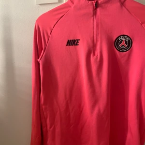 Nike tröja - Nike tröja skrikrosa