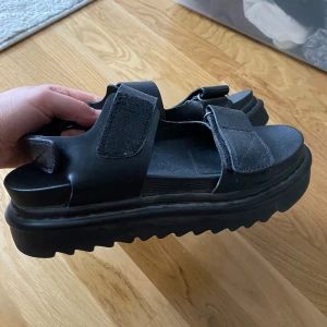 Svarta plattform sandaler - Använda fåtal gånger ☺️