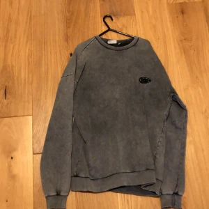 Skate sweatshirt  - Nyskick har kanske andvänds 5 gånger(kan sänka priset)