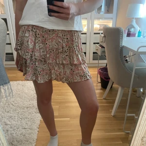 Kort kjol  - Jätte gullig kjol från Zara🥰🥰