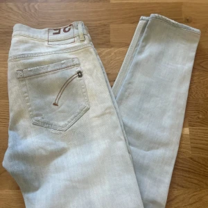 Dondup jeans  - Säljer dessa feta Dondups Jeans, modell George skinny fit. Storlek 35, passar perfekt i längden för någon runt 1,75.