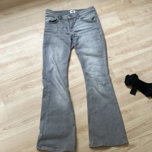 Grå low boot  - Säljer mina gråa low boot de e använda en gång 