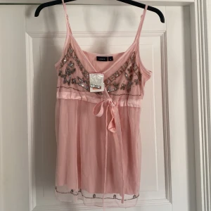 Linne - Rosa linne från lindex i storlek L Helt nytt med prislapp kvar! Perfekt gulligt linne till sommaren eller till fest 