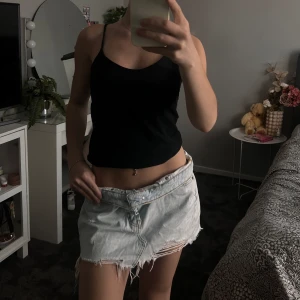 Jeanskjol - denna dösnygga denim kjol som är förstor😭😭 så snygg nu till sommar