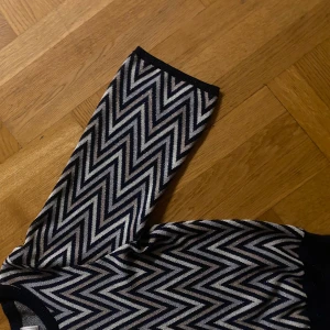 Trekvarts armad tröja  - En jätte gullig tröja som jag aldog har använt perfekt till sommarkvälllar ❤️‍🔥