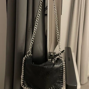 Tiamo väska - Svart Tiamo väska i bra skick