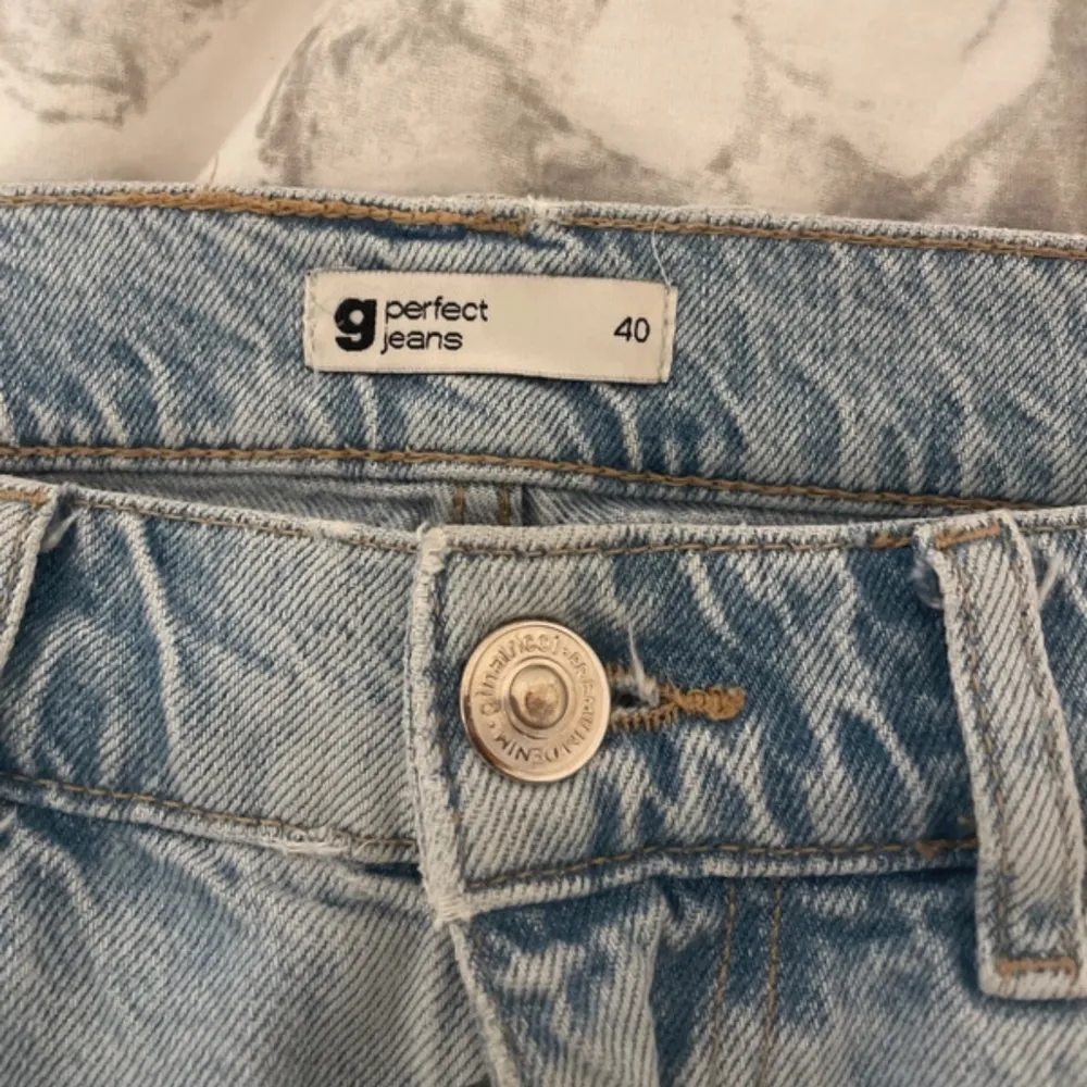 Säljer mina Gina tricot jeans, då de ej använda längre. ☺️. Jeans & Byxor.