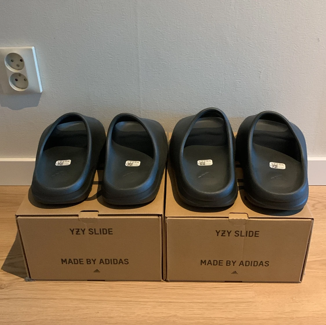 Yeezy slides Dark Onyx 2x - 93