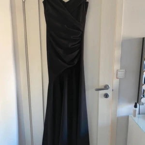 Balklänning  - Svart balklänning från bubbleroom storlek S. Använd 1 gång 