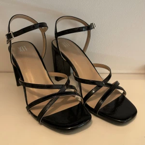 Klackar - Klackar perfekta inför bal, sommarkvällar eller andra tillfällen.