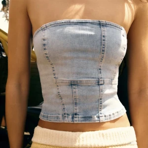 Jeans topp - Zara jeans topp, helt ny endast använd 2 ggr 💕