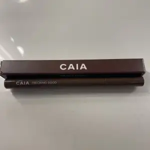 En penna för att göra fräknar från Caia. Endast testad en gång så är i nyskick 