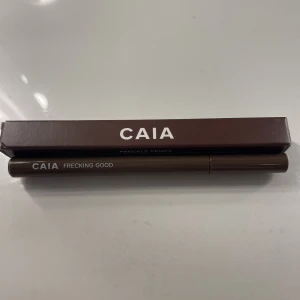 Caia freckle pencil - En penna för att göra fräknar från Caia. Endast testad en gång så är i nyskick 