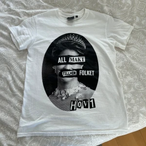 Hov1 t-shirt - Hov1 t shirt från deras hemsida. Använd 1 gång så som ny! SÄLJS INTE LÄNGRE, FANNS UPPE I 24TIMMAR