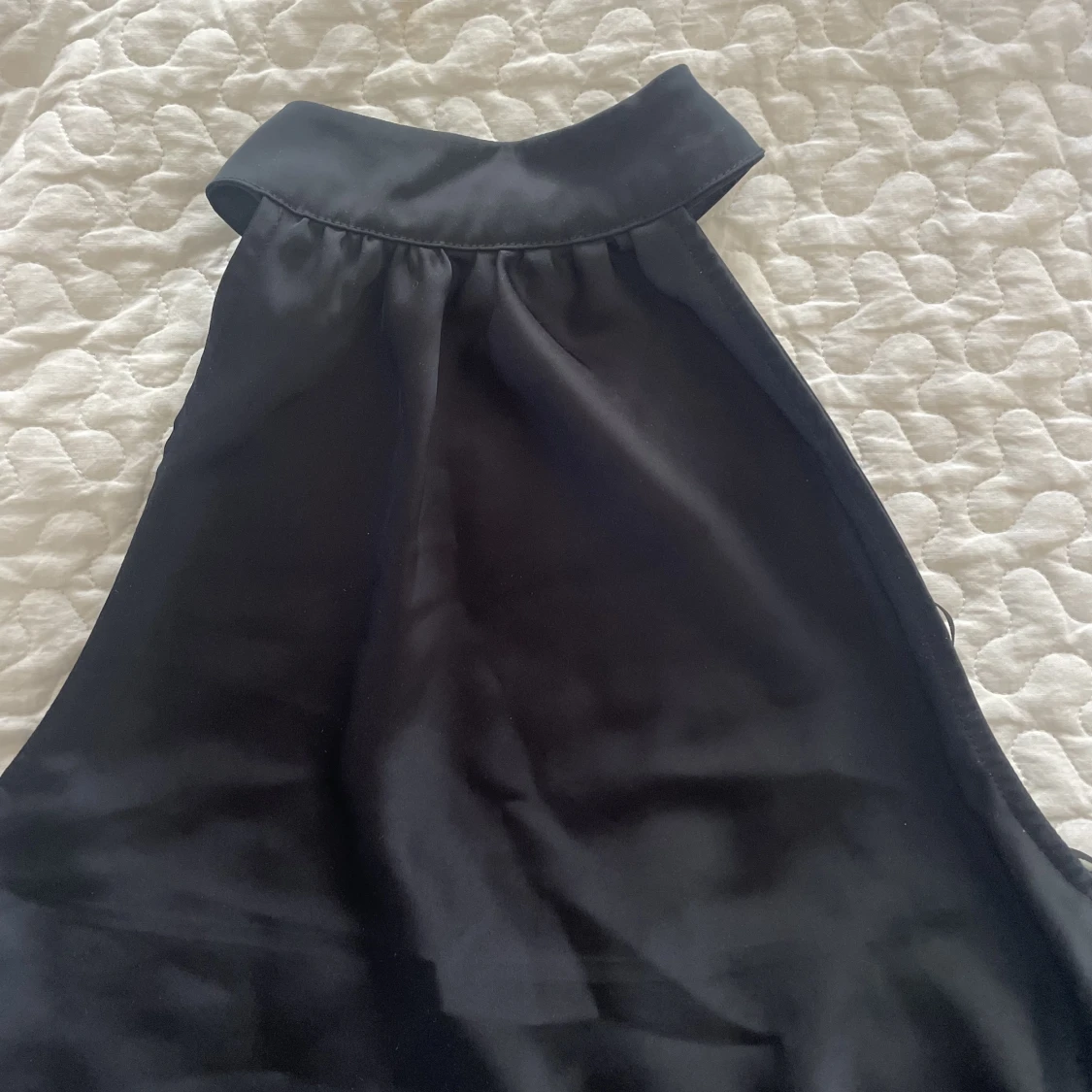 Halterneck topp i satin  - 90