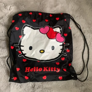 Hello Kitty jympakasse - Säljer pga inte min stil längre. Använd fåtal gånger.